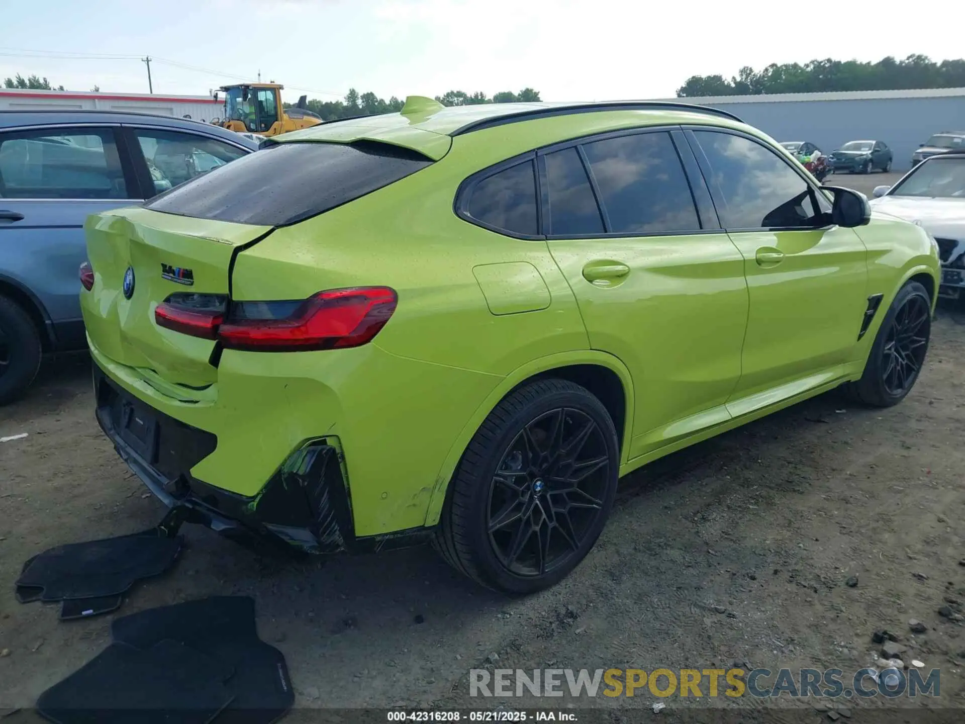 4 Photograph of a damaged car 5YM23EC01N9K68977 BMW X4 M 2022
