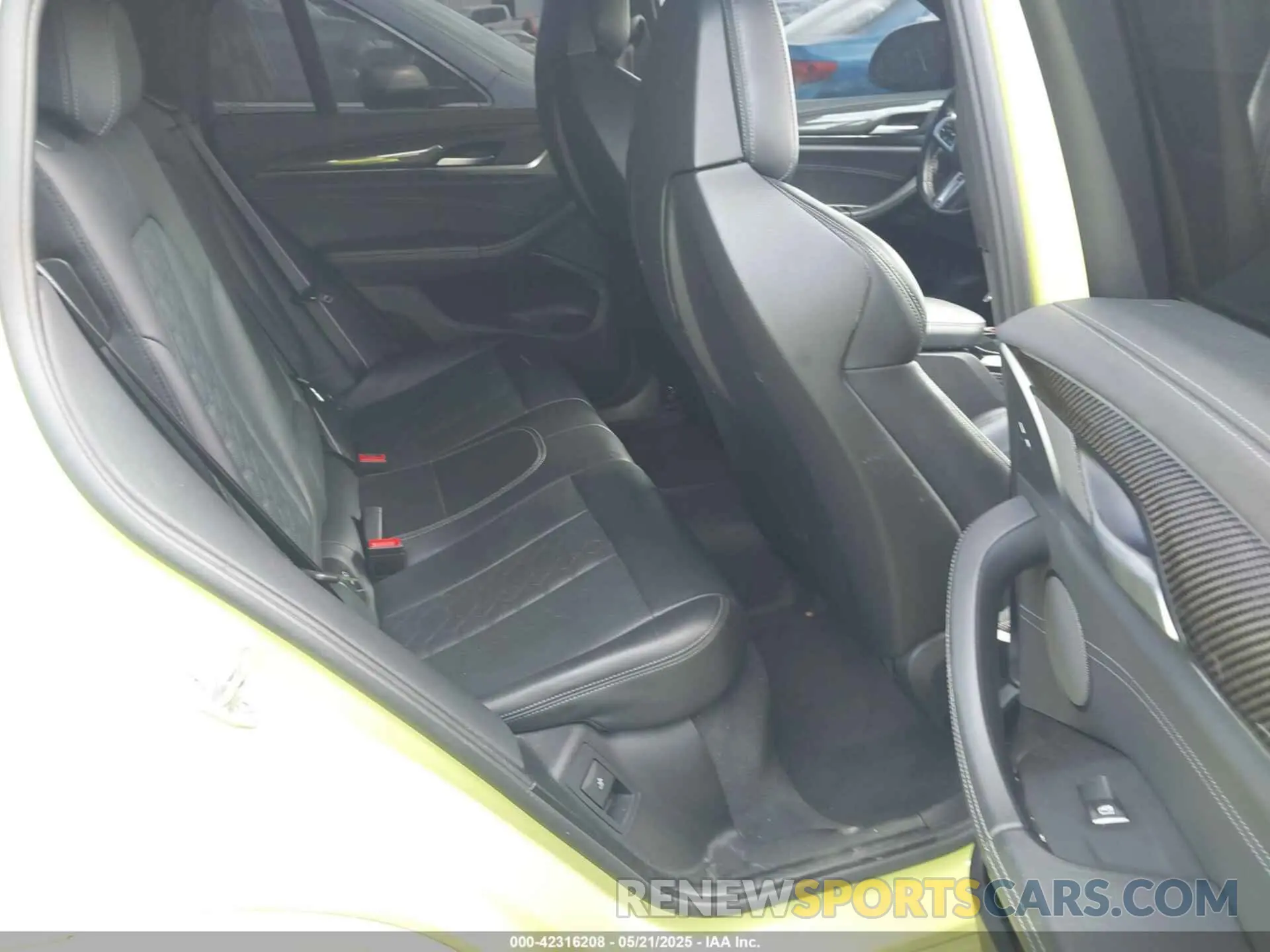 8 Photograph of a damaged car 5YM23EC01N9K68977 BMW X4 M 2022