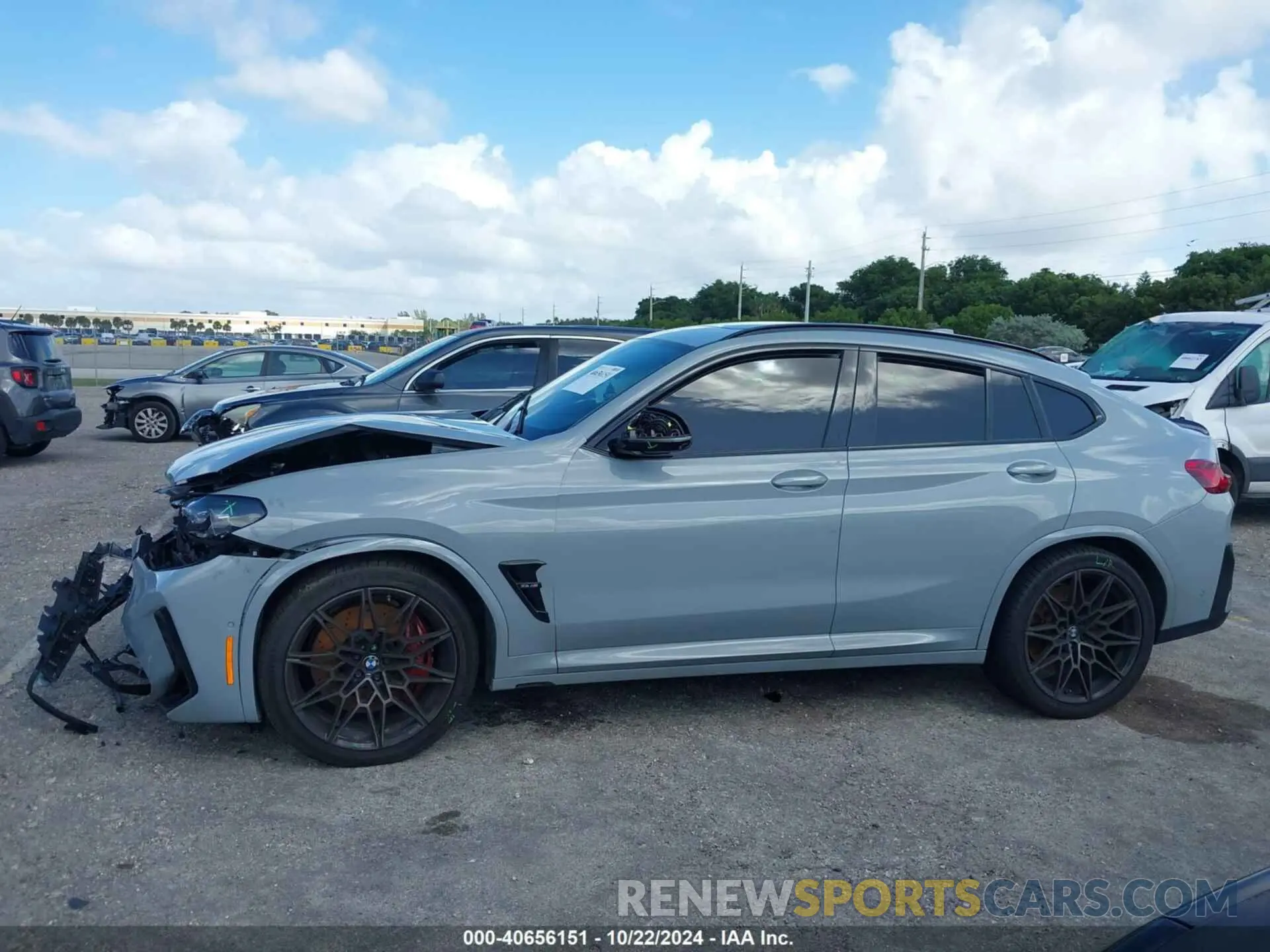 14 Photograph of a damaged car 5YM23EC02N9L63144 BMW X4 M 2022