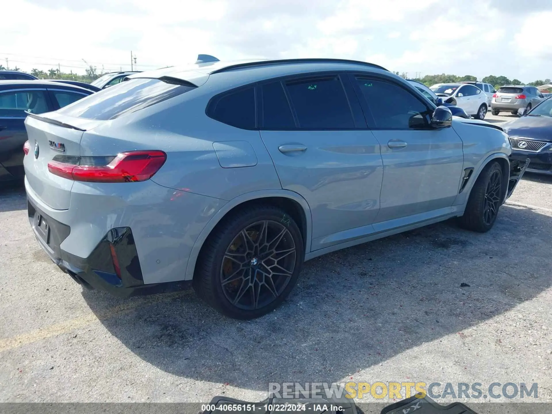 4 Photograph of a damaged car 5YM23EC02N9L63144 BMW X4 M 2022