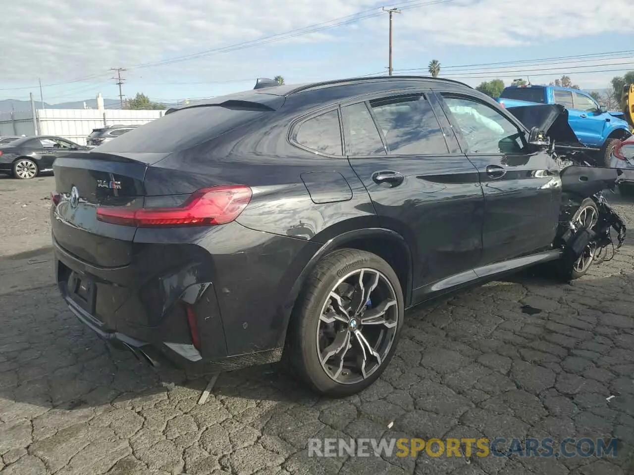 3 Photograph of a damaged car 5YM23EC02P9R65996 BMW X4 M 2023