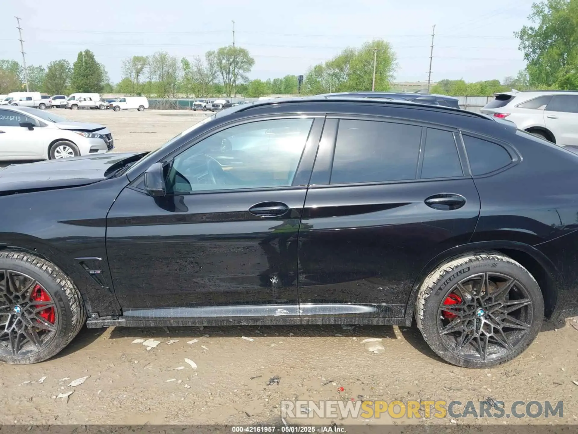 15 Photograph of a damaged car 5YM23EC03S9Y39493 BMW X4 M 2025