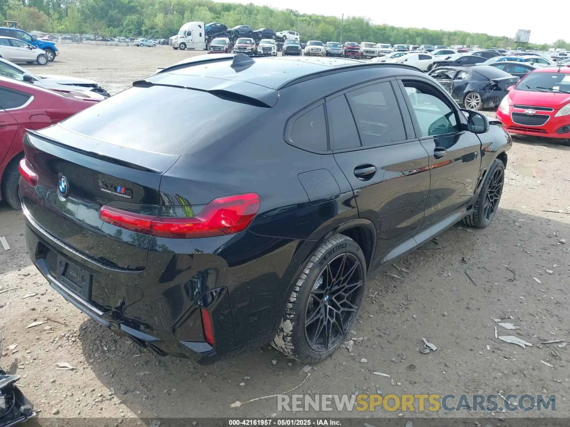4 Photograph of a damaged car 5YM23EC03S9Y39493 BMW X4 M 2025