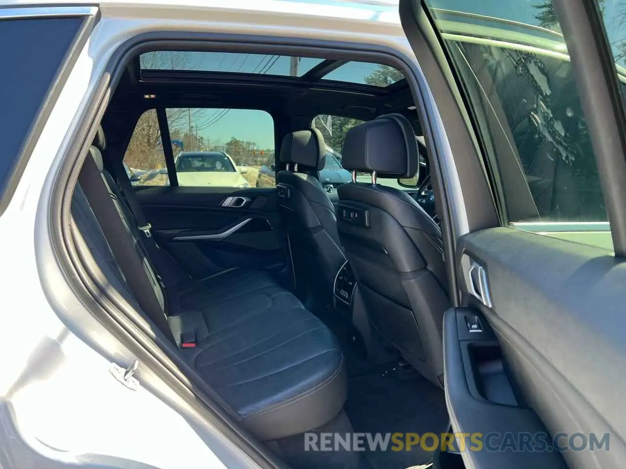 6 Photograph of a damaged car 5UXCR6C50KLK80273 BMW X5 2019