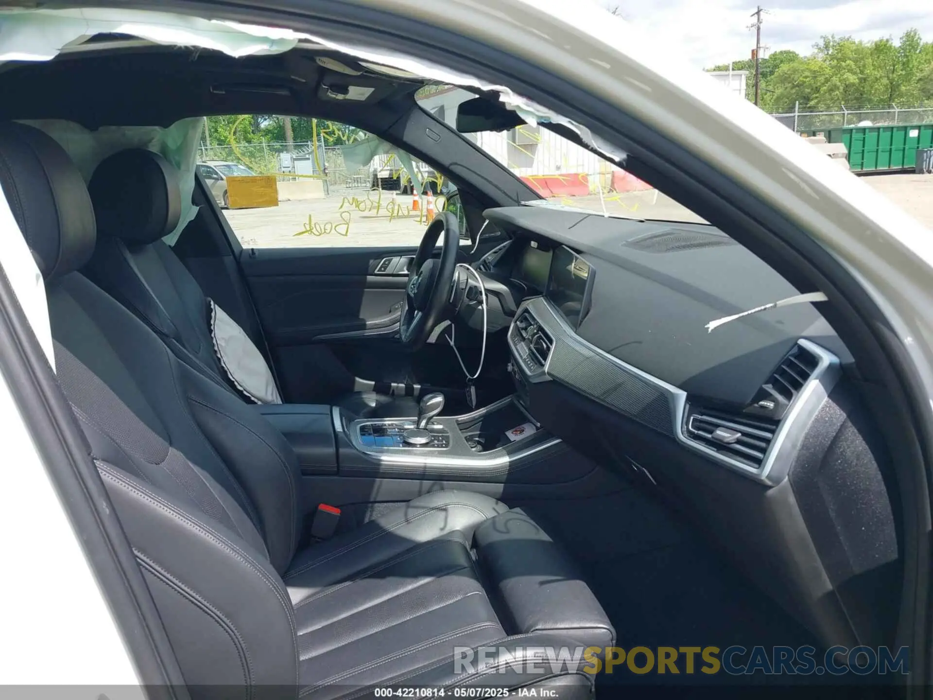 5 Photograph of a damaged car 5UXCR6C50KLK80354 BMW X5 2019