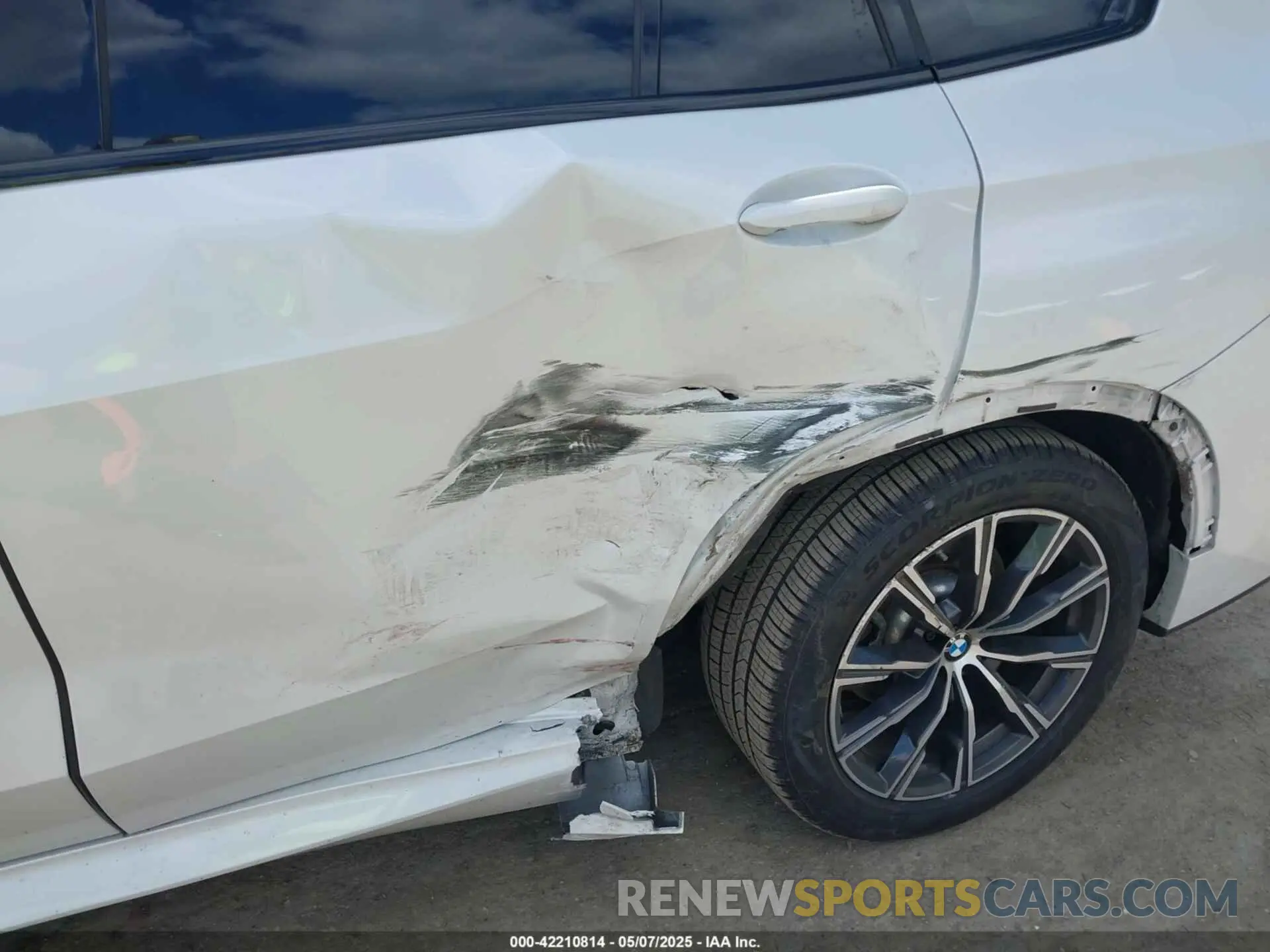 6 Photograph of a damaged car 5UXCR6C50KLK80354 BMW X5 2019