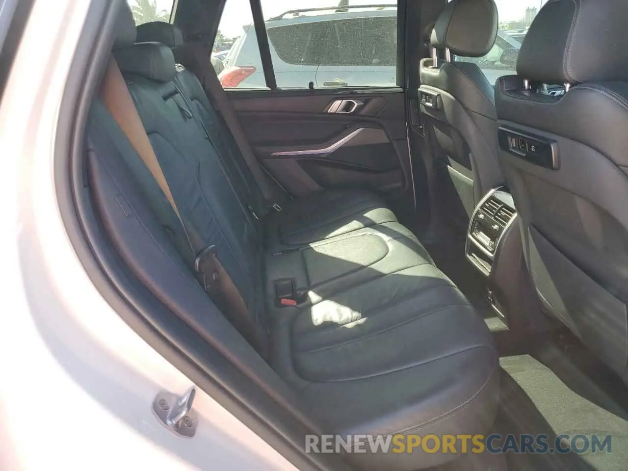 10 Photograph of a damaged car 5UXCR6C50KLK86199 BMW X5 2019