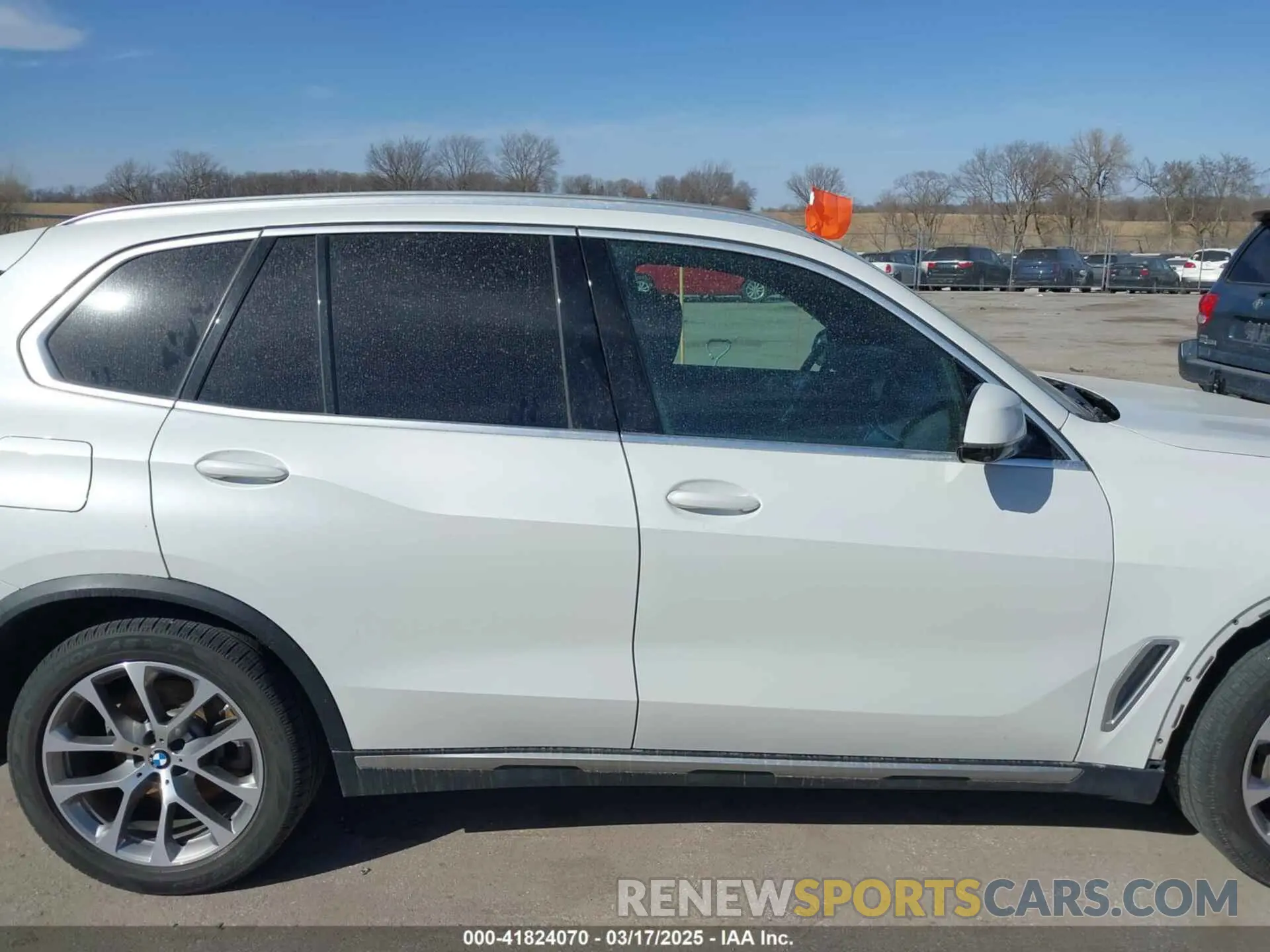 14 Photograph of a damaged car 5UXCR6C50KLL08346 BMW X5 2019