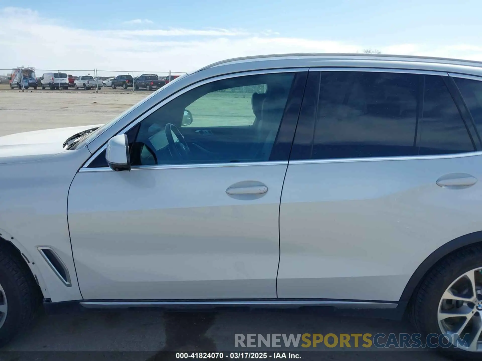 15 Photograph of a damaged car 5UXCR6C50KLL08346 BMW X5 2019