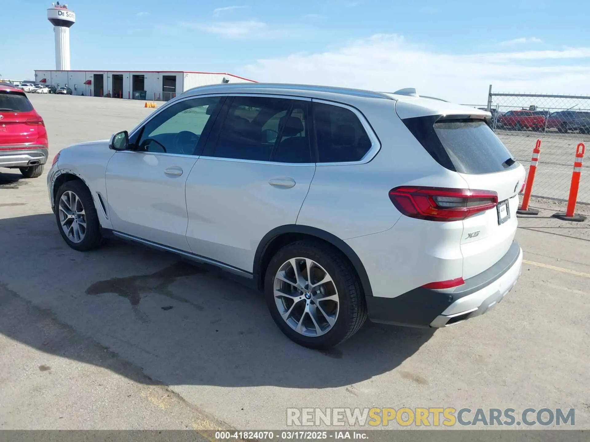 3 Photograph of a damaged car 5UXCR6C50KLL08346 BMW X5 2019