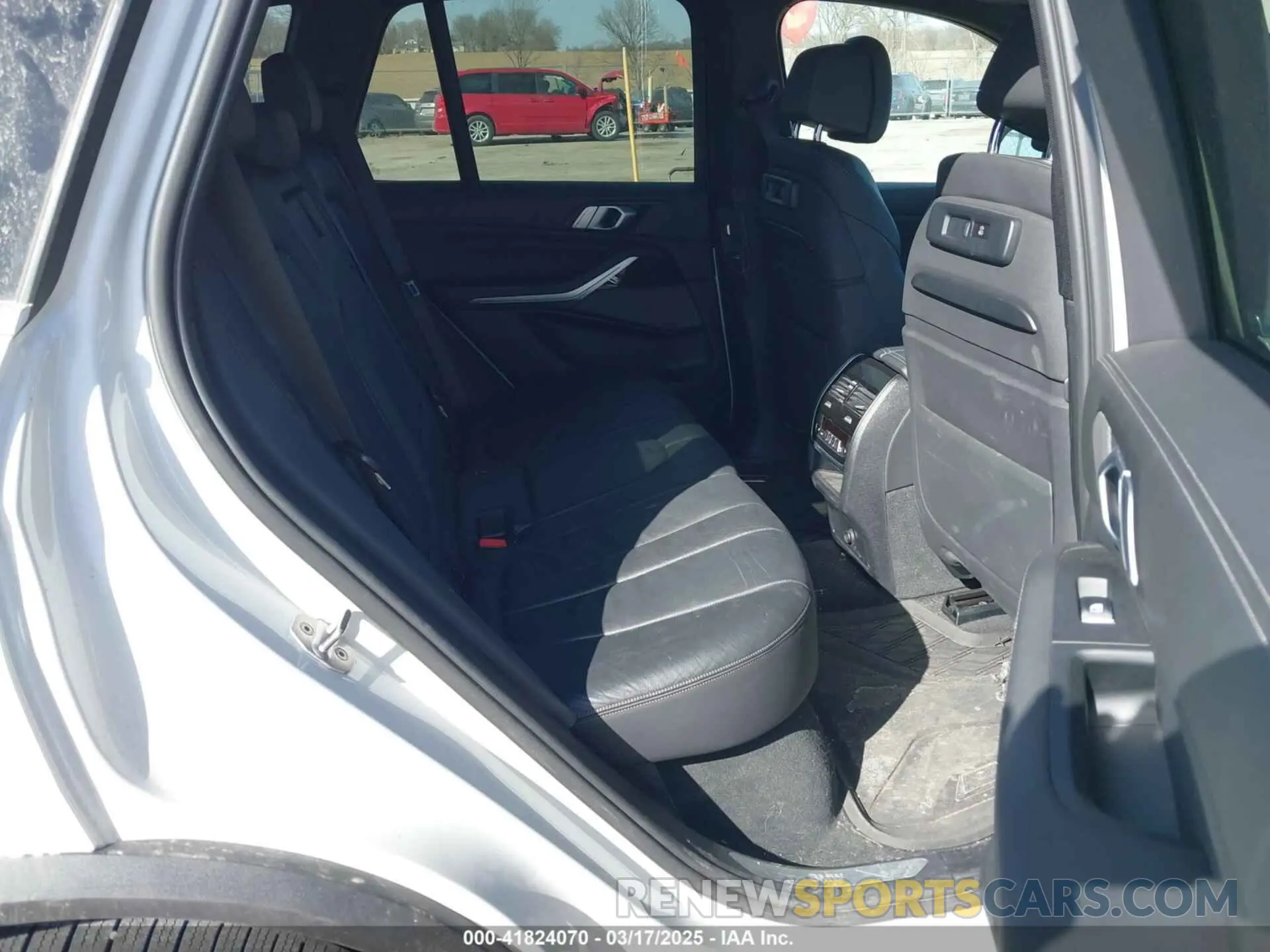 8 Photograph of a damaged car 5UXCR6C50KLL08346 BMW X5 2019