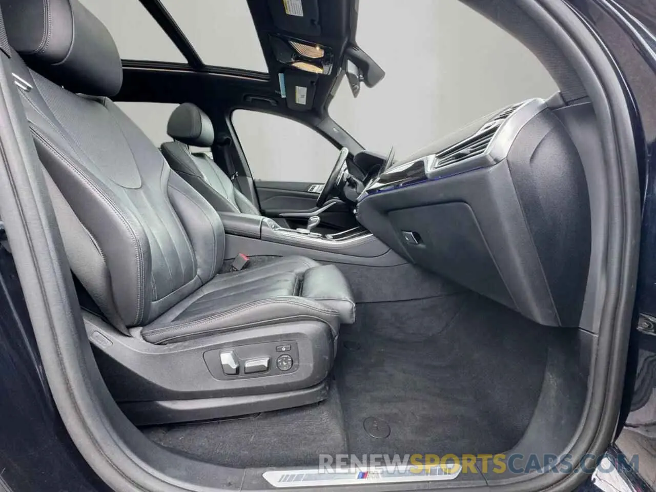 5 Photograph of a damaged car 5UXCR6C51KLK89760 BMW X5 2019