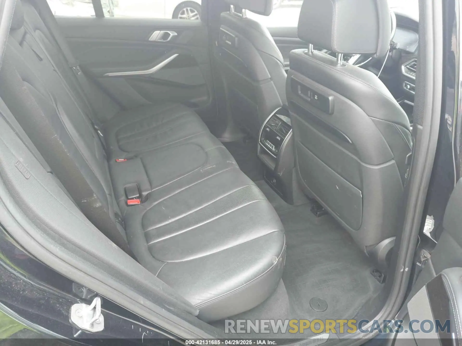 8 Photograph of a damaged car 5UXCR6C51KLL22840 BMW X5 2019
