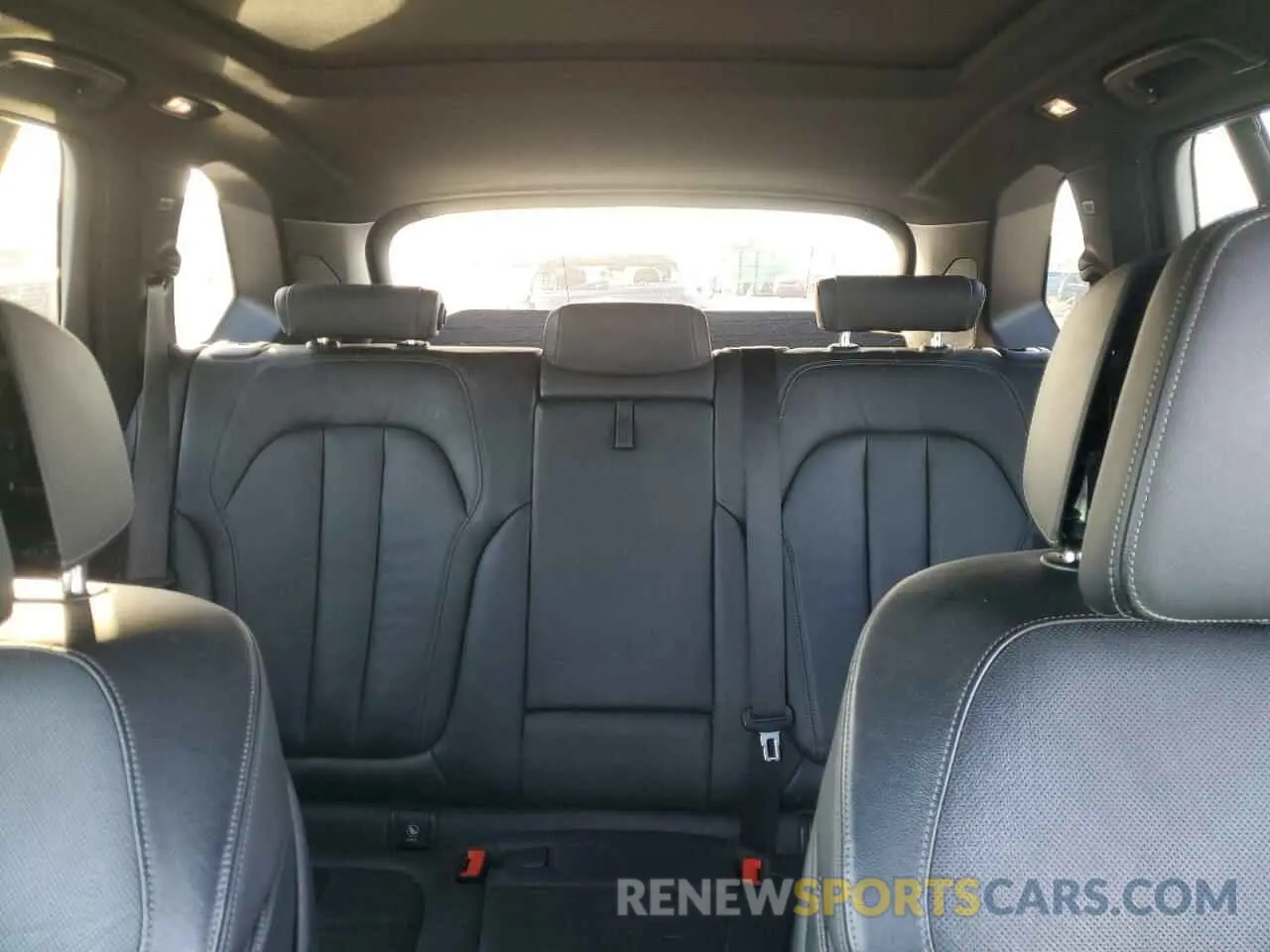 10 Photograph of a damaged car 5UXCR6C51KLL62996 BMW X5 2019