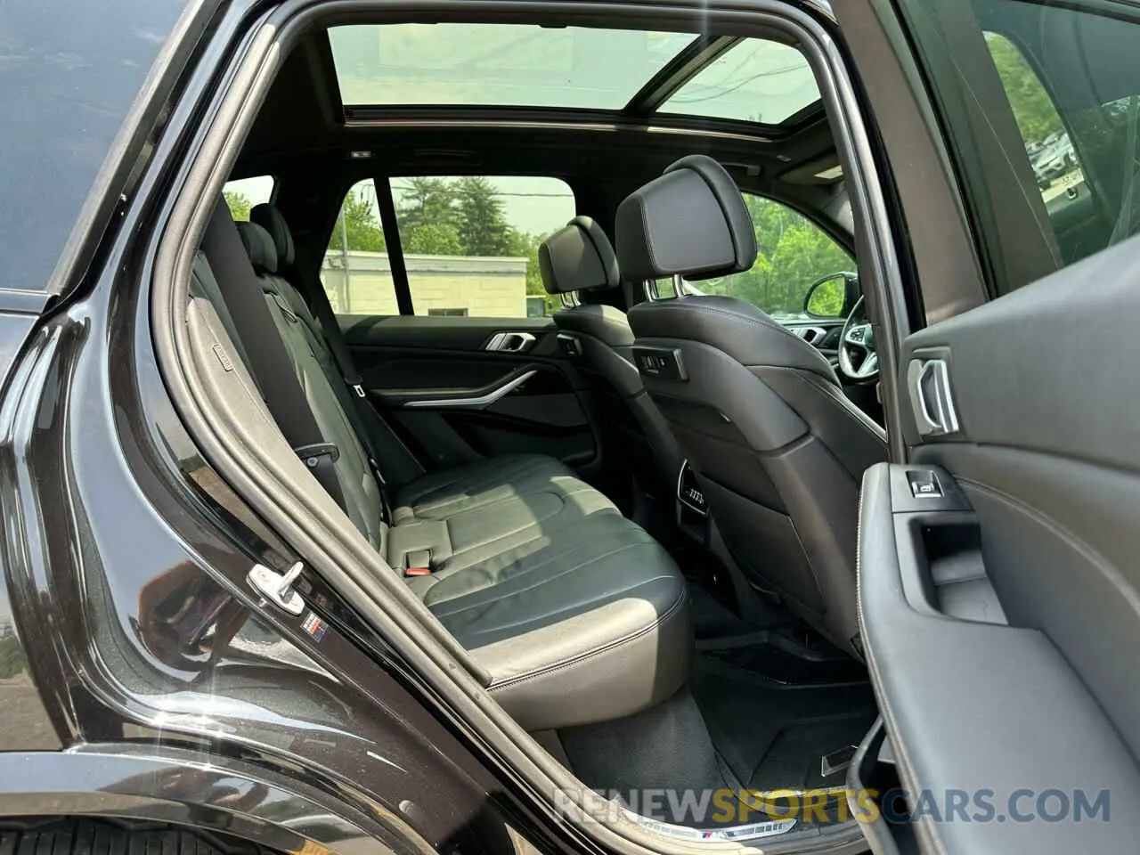 5 Photograph of a damaged car 5UXCR6C52KLK85670 BMW X5 2019