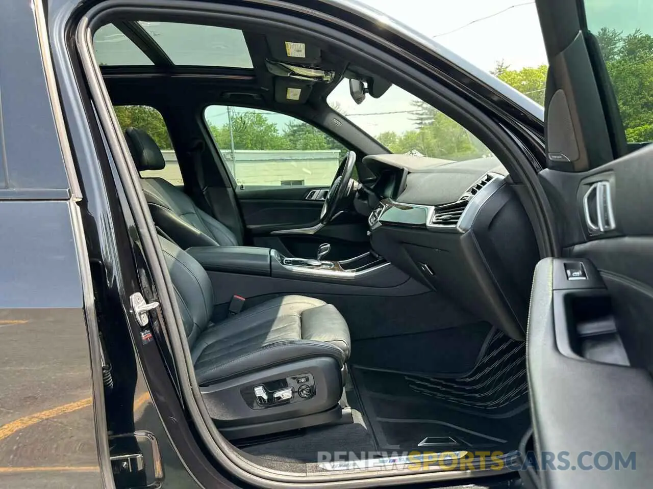 6 Photograph of a damaged car 5UXCR6C52KLK85670 BMW X5 2019