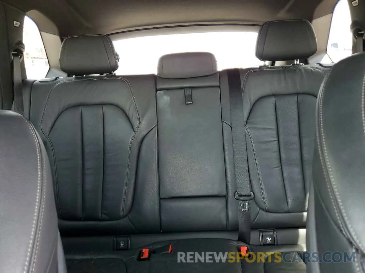 10 Photograph of a damaged car 5UXCR6C52KLL01351 BMW X5 2019