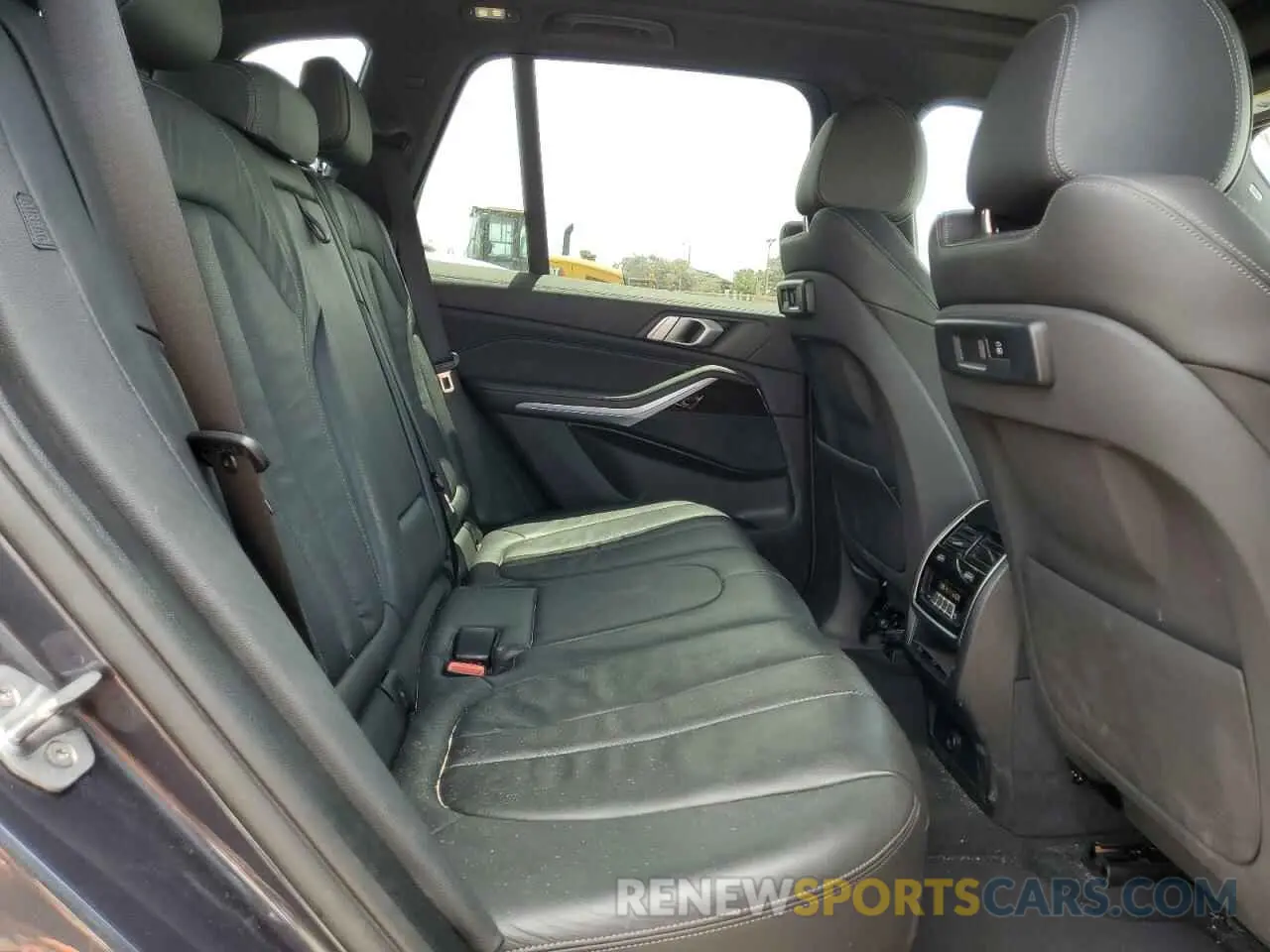 11 Photograph of a damaged car 5UXCR6C52KLL01351 BMW X5 2019