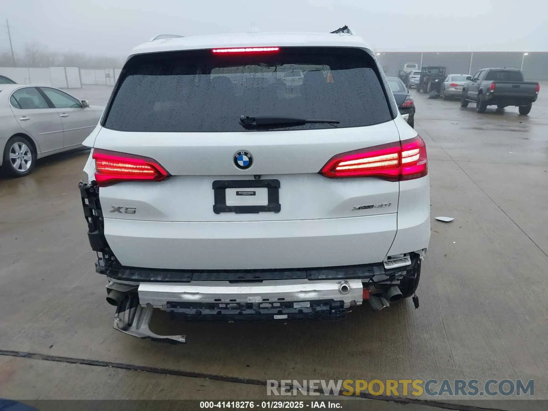 16 Photograph of a damaged car 5UXCR6C52KLL10647 BMW X5 2019