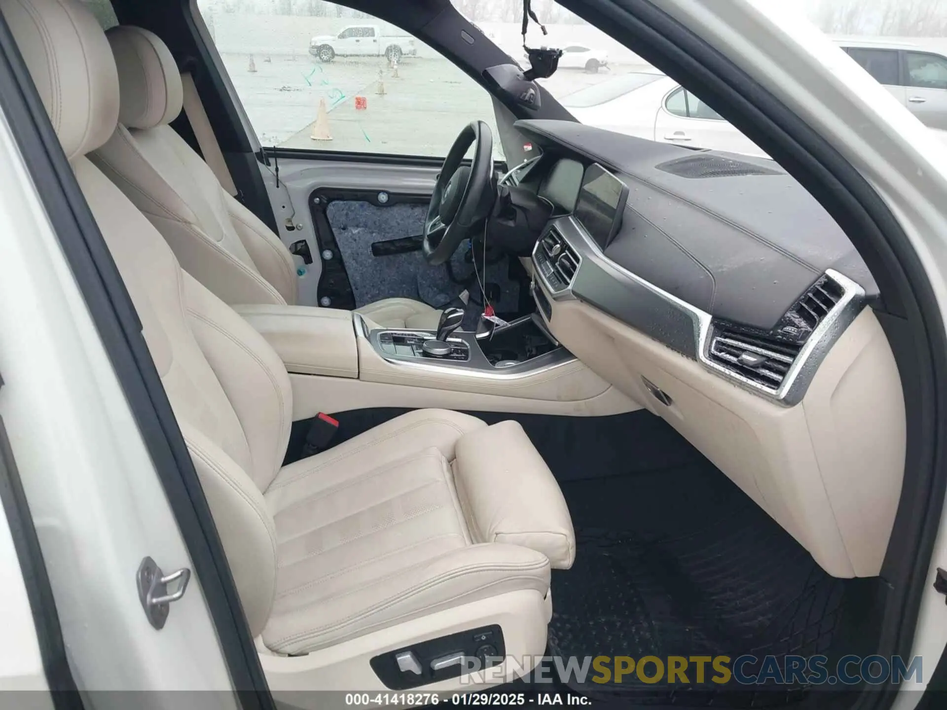 5 Photograph of a damaged car 5UXCR6C52KLL10647 BMW X5 2019
