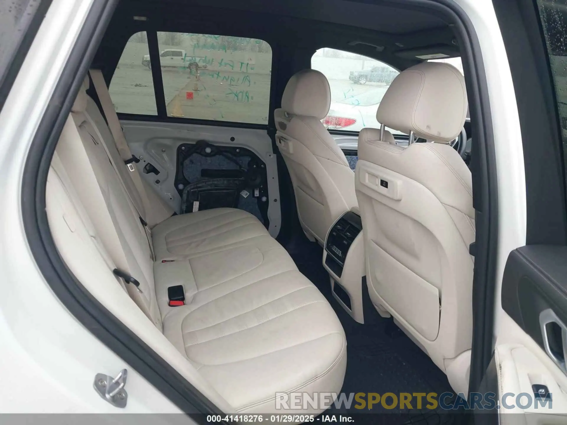 8 Photograph of a damaged car 5UXCR6C52KLL10647 BMW X5 2019