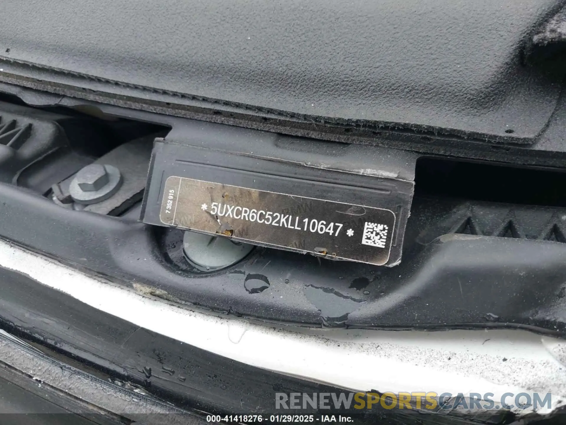 9 Photograph of a damaged car 5UXCR6C52KLL10647 BMW X5 2019