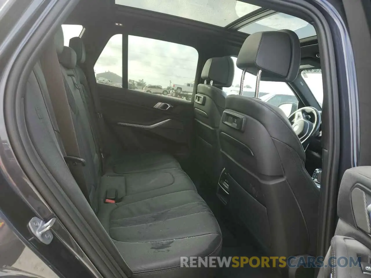 10 Photograph of a damaged car 5UXCR6C52KLL28842 BMW X5 2019