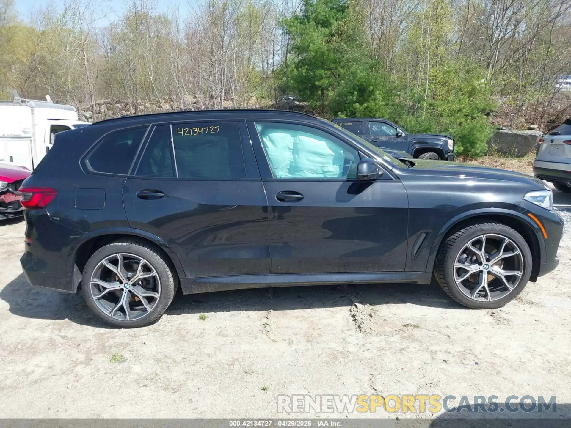 13 Photograph of a damaged car 5UXCR6C52KLL39565 BMW X5 2019
