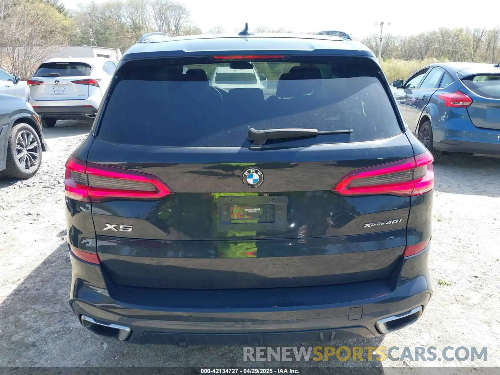 16 Photograph of a damaged car 5UXCR6C52KLL39565 BMW X5 2019