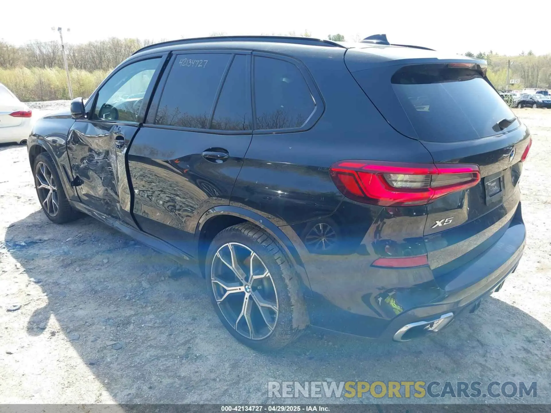 3 Photograph of a damaged car 5UXCR6C52KLL39565 BMW X5 2019