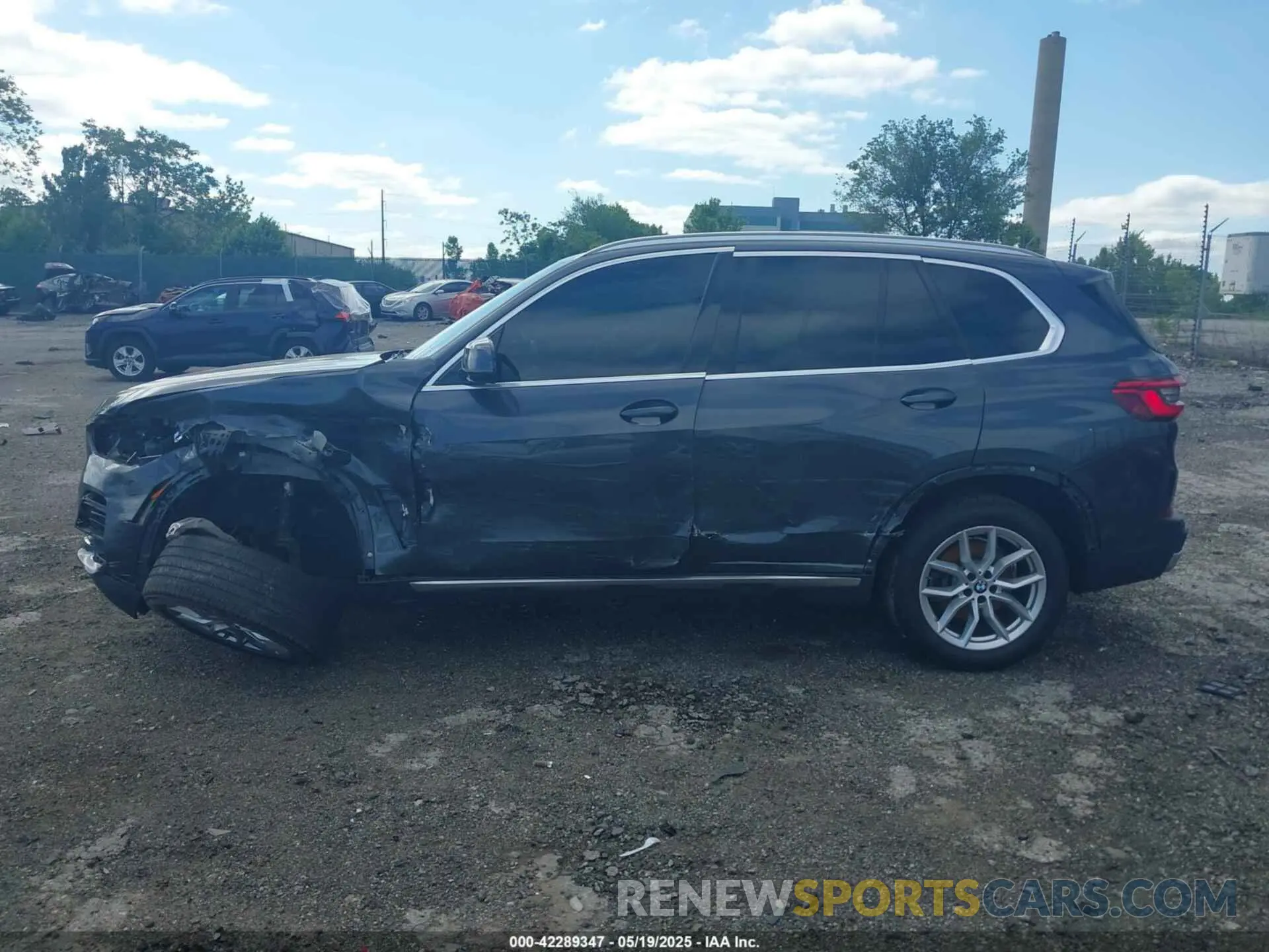 14 Photograph of a damaged car 5UXCR6C52KLL40747 BMW X5 2019