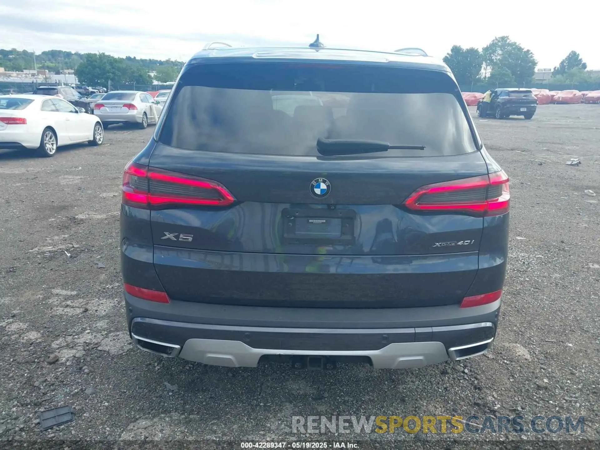 16 Photograph of a damaged car 5UXCR6C52KLL40747 BMW X5 2019