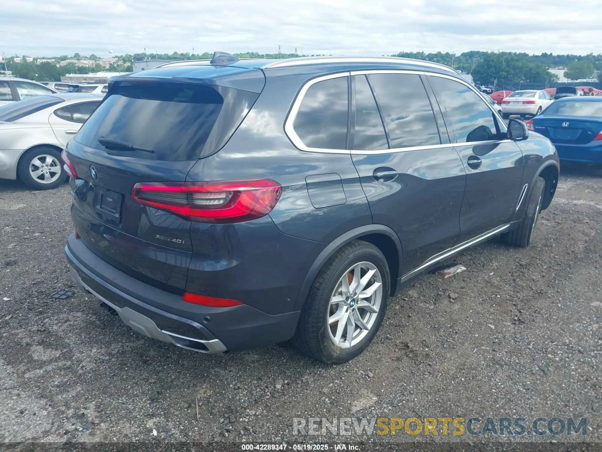 4 Photograph of a damaged car 5UXCR6C52KLL40747 BMW X5 2019