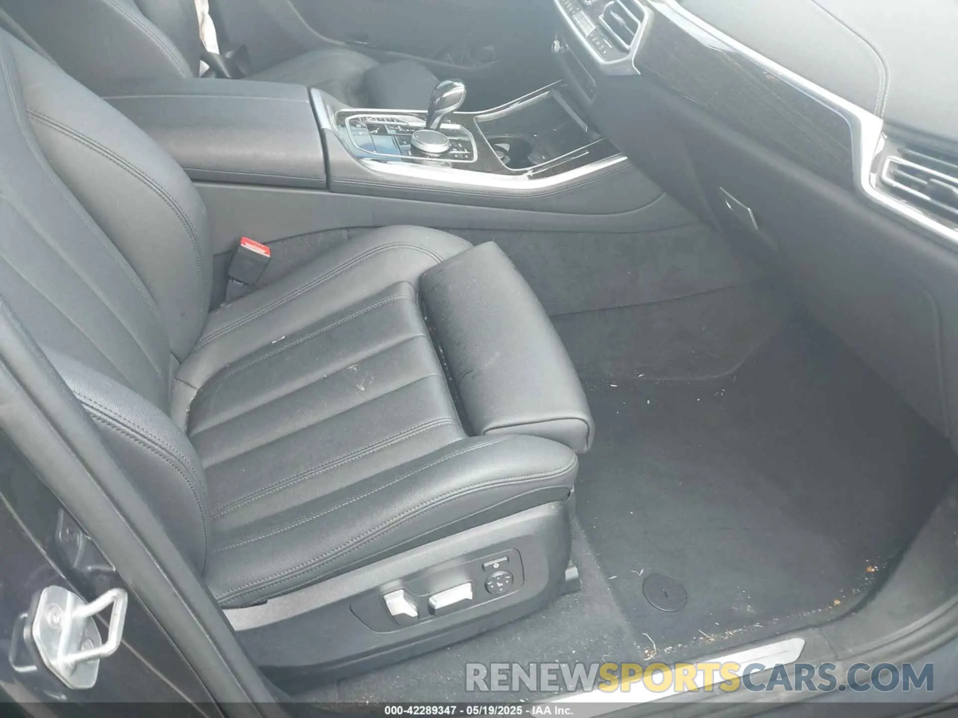 5 Photograph of a damaged car 5UXCR6C52KLL40747 BMW X5 2019