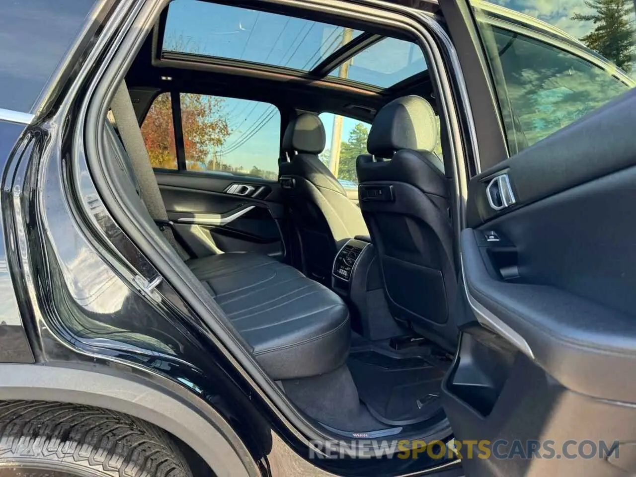 6 Photograph of a damaged car 5UXCR6C53KLL03898 BMW X5 2019