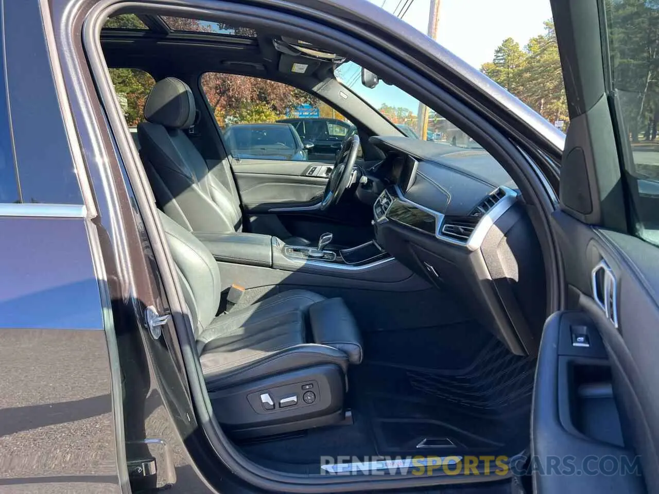 5 Photograph of a damaged car 5UXCR6C53KLL25514 BMW X5 2019