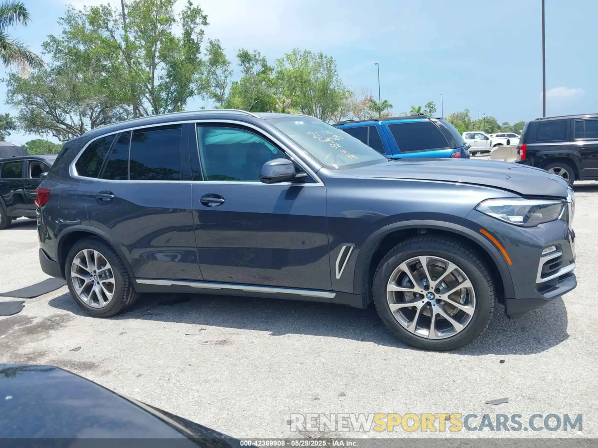 13 Photograph of a damaged car 5UXCR6C53KLL61431 BMW X5 2019