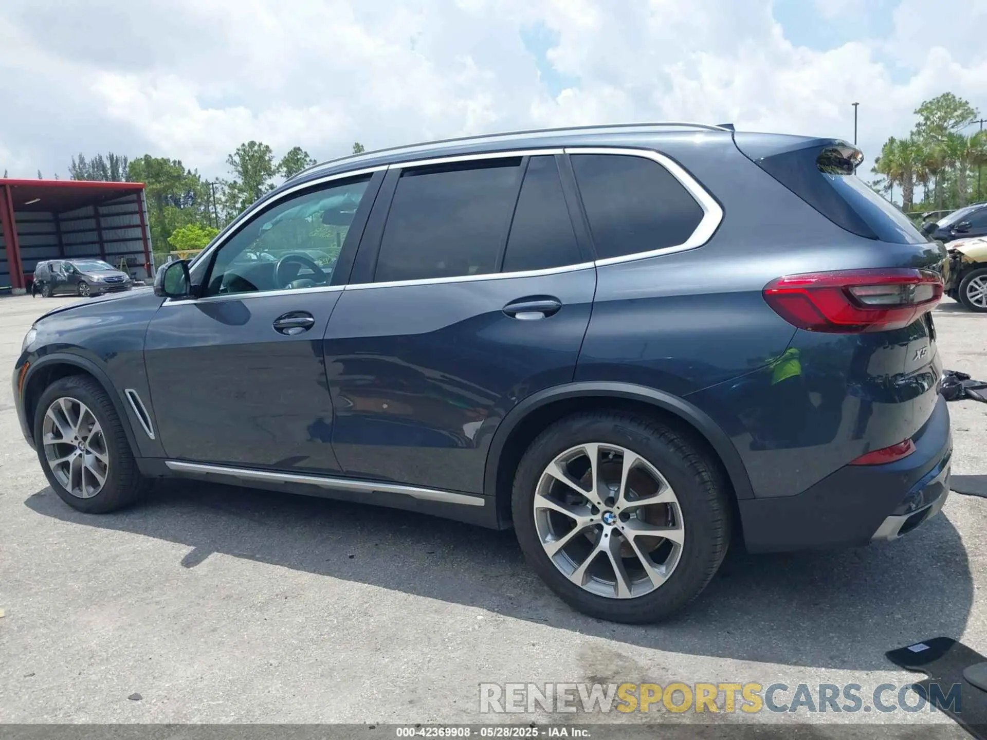 14 Photograph of a damaged car 5UXCR6C53KLL61431 BMW X5 2019
