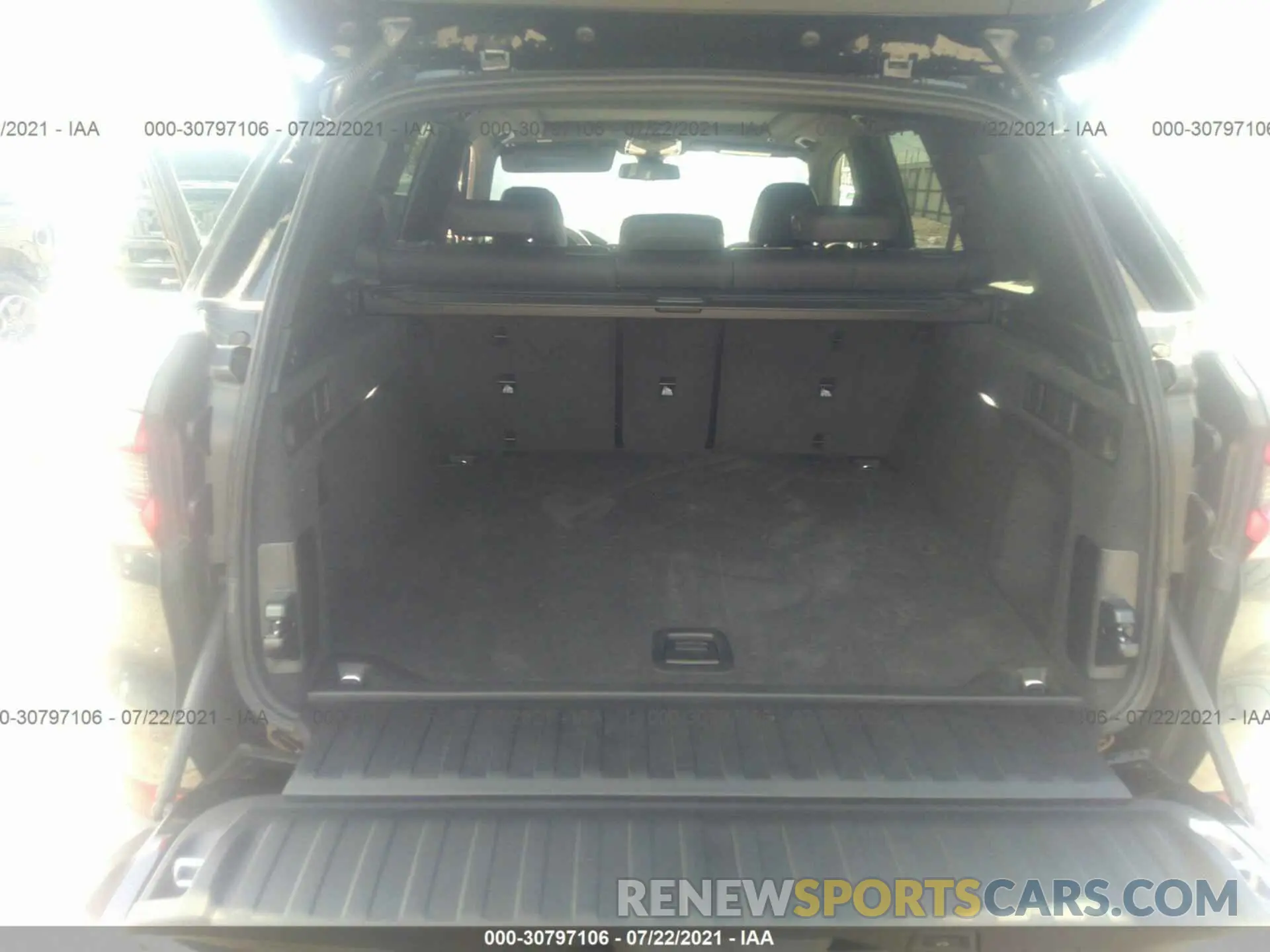 8 Photograph of a damaged car 5UXCR6C54KLL04333 BMW X5 2019