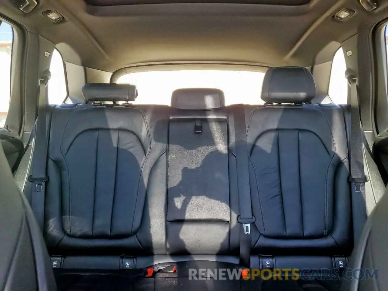 10 Photograph of a damaged car 5UXCR6C54KLL23688 BMW X5 2019