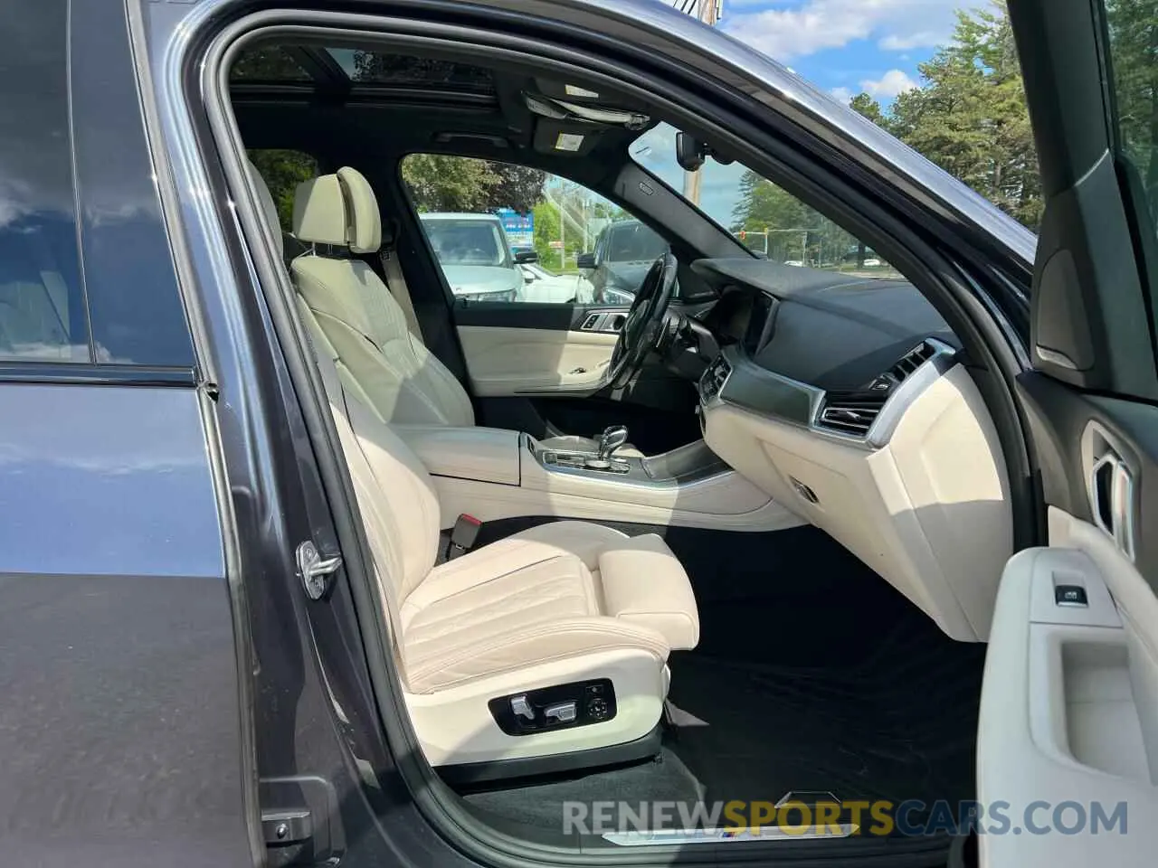 5 Photograph of a damaged car 5UXCR6C54KLL25599 BMW X5 2019