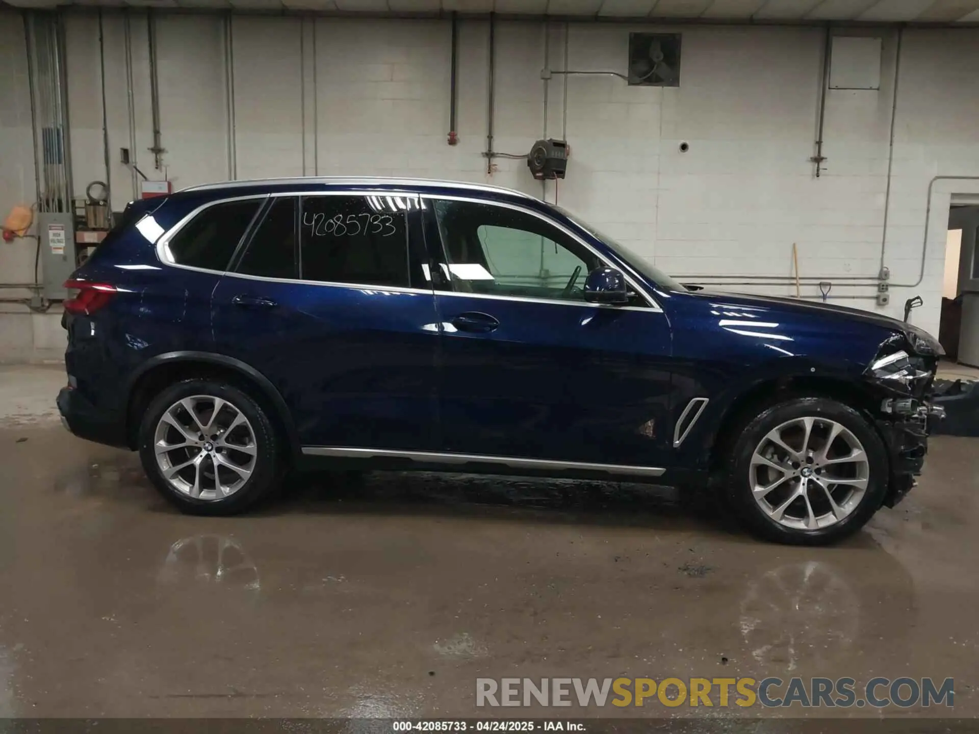 14 Photograph of a damaged car 5UXCR6C54KLL37672 BMW X5 2019