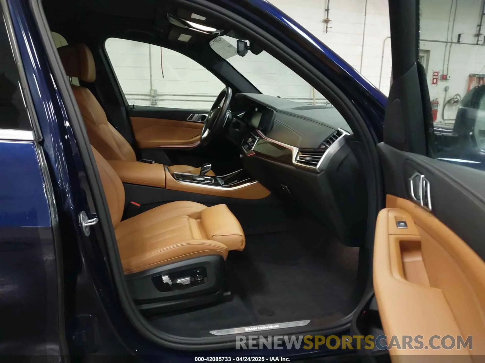 5 Photograph of a damaged car 5UXCR6C54KLL37672 BMW X5 2019