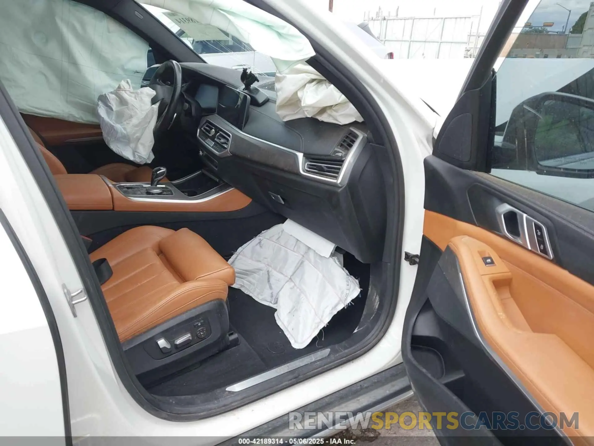 5 Photograph of a damaged car 5UXCR6C54KLL63804 BMW X5 2019