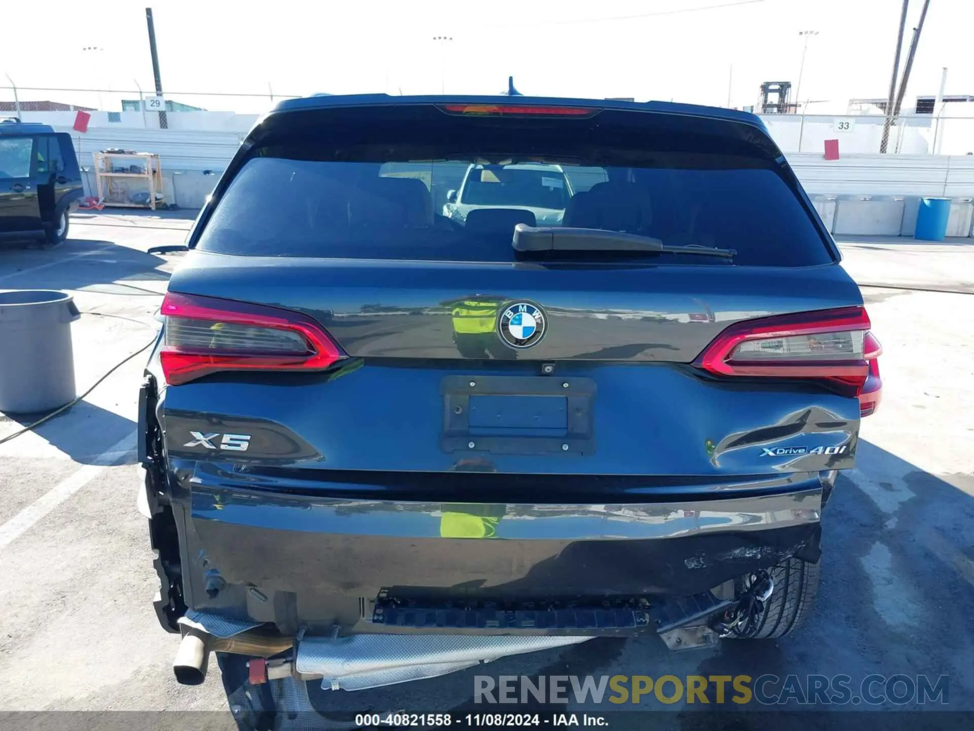 17 Photograph of a damaged car 5UXCR6C54KLL64323 BMW X5 2019