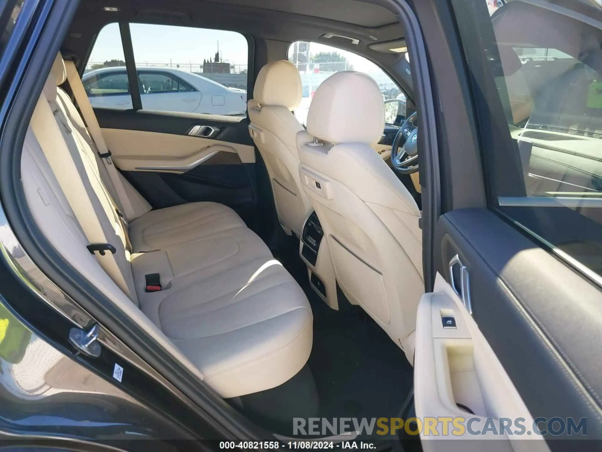 8 Photograph of a damaged car 5UXCR6C54KLL64323 BMW X5 2019