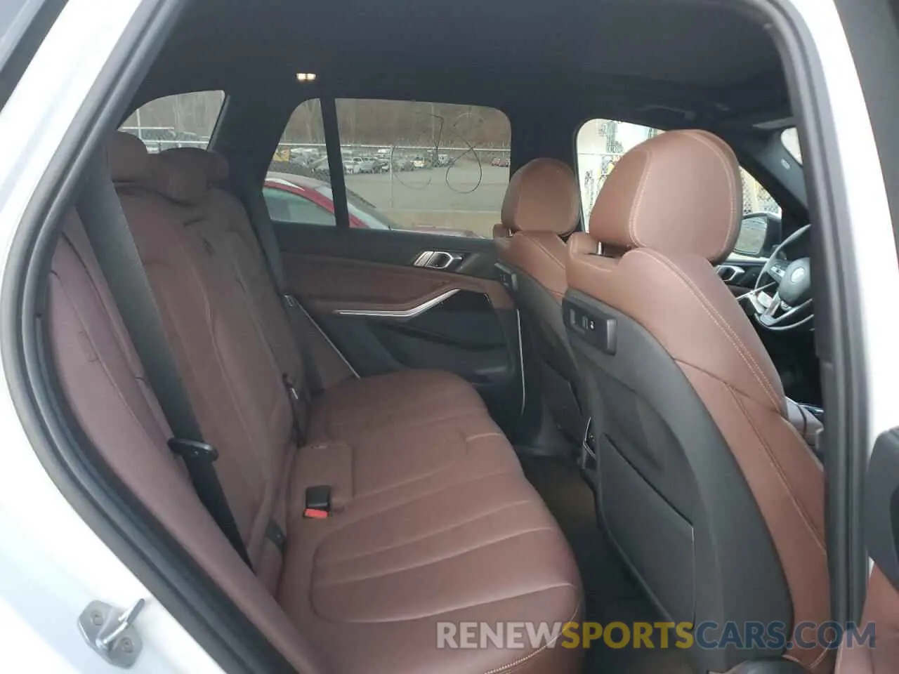 10 Photograph of a damaged car 5UXCR6C54KLL65164 BMW X5 2019