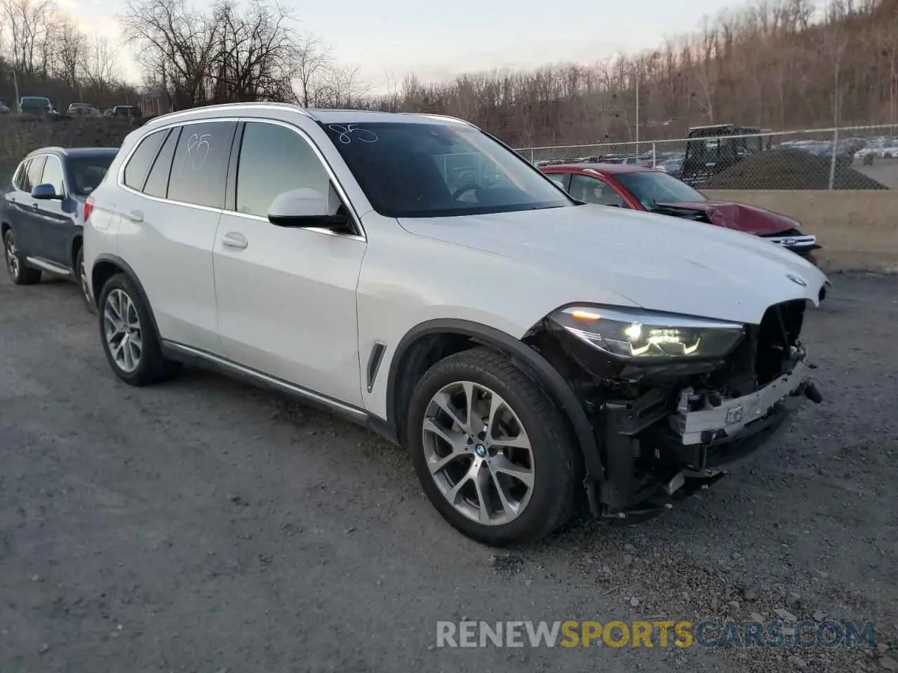 4 Photograph of a damaged car 5UXCR6C54KLL65164 BMW X5 2019