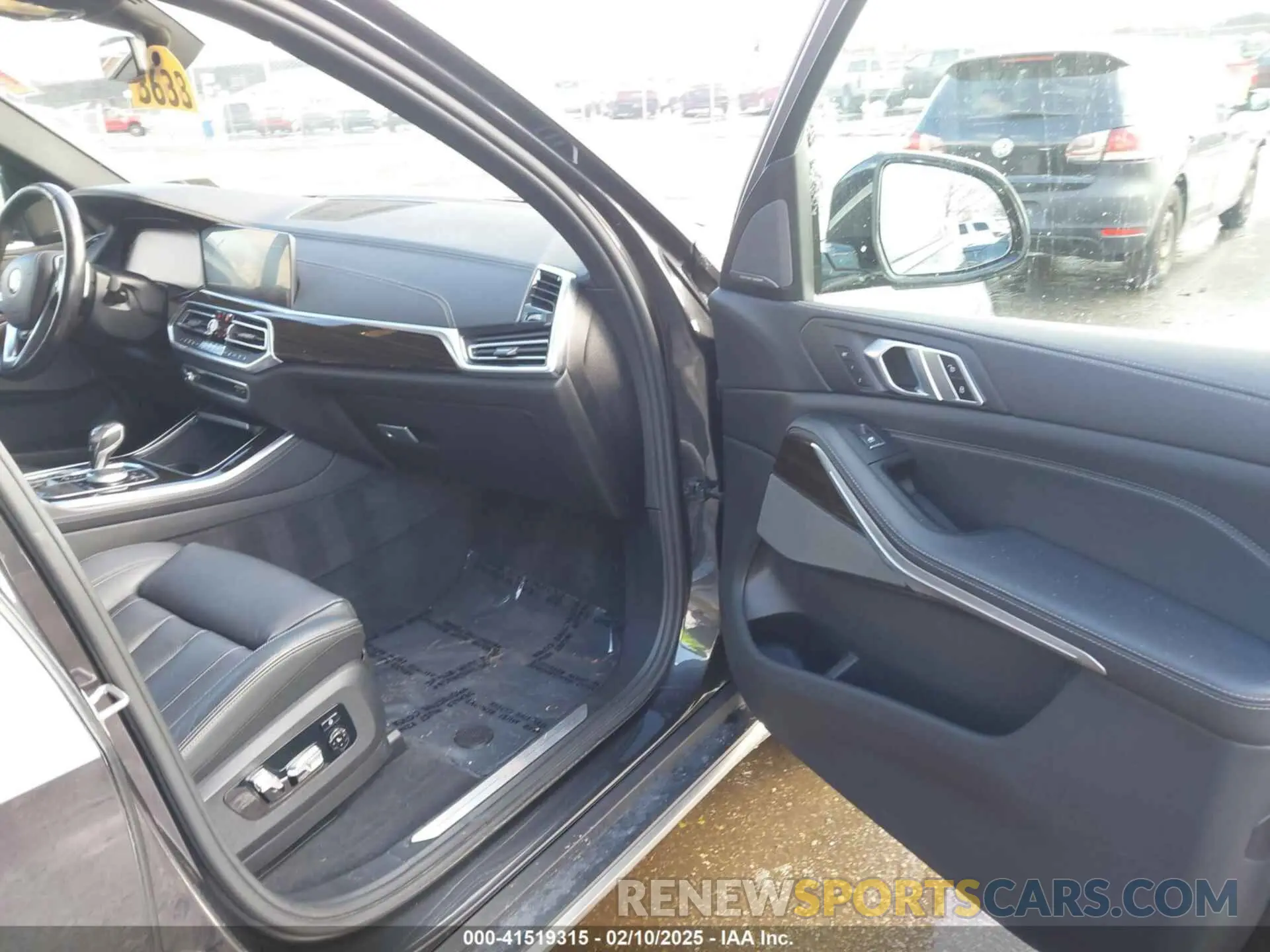 5 Photograph of a damaged car 5UXCR6C55KLL51239 BMW X5 2019