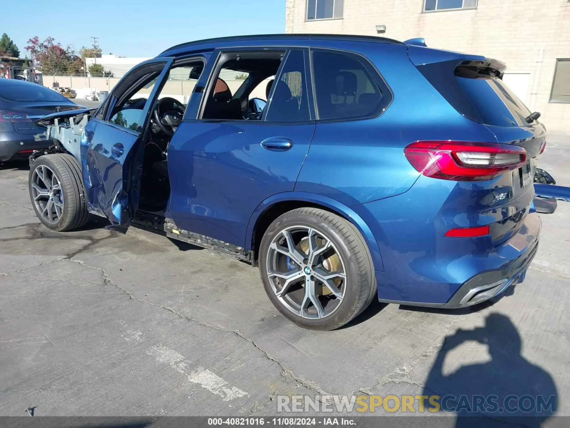 3 Photograph of a damaged car 5UXCR6C55KLL52360 BMW X5 2019